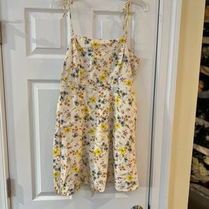 Ladies Size Large Old Navy Floral Dress in Cream and Yellow GUC
